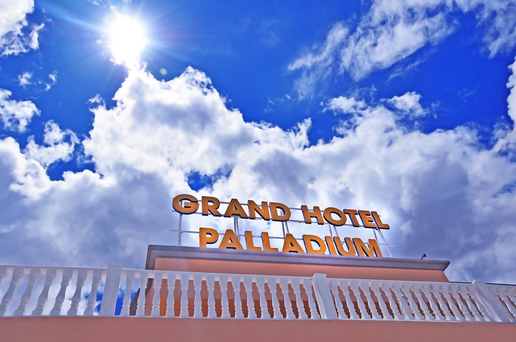 Grand Hotel Palladium Santa Eulalia del Río Santa Eulária des Riu Exterior foto