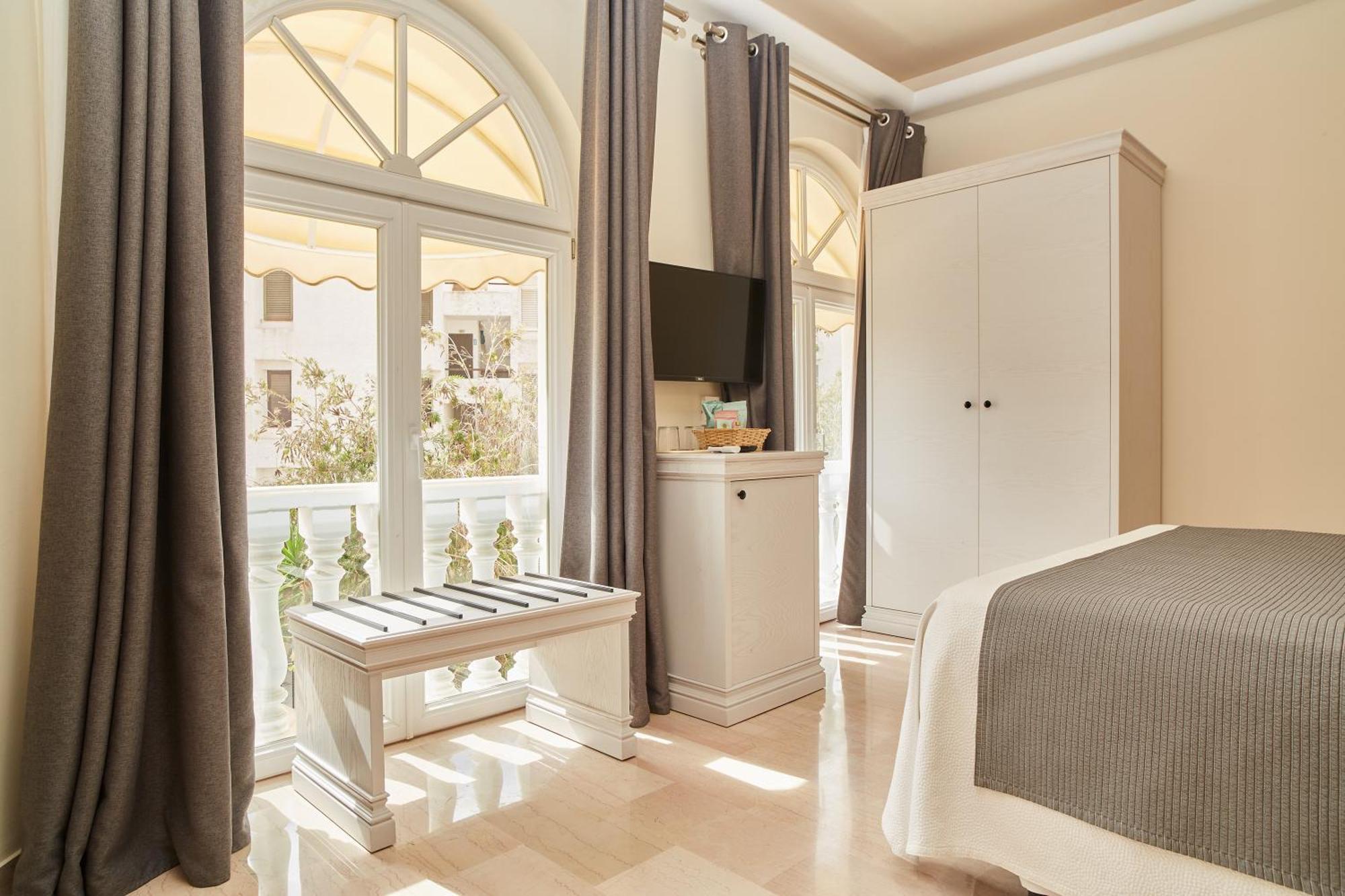 Grand Hotel Palladium Santa Eulalia del Río Santa Eulária des Riu Exterior foto