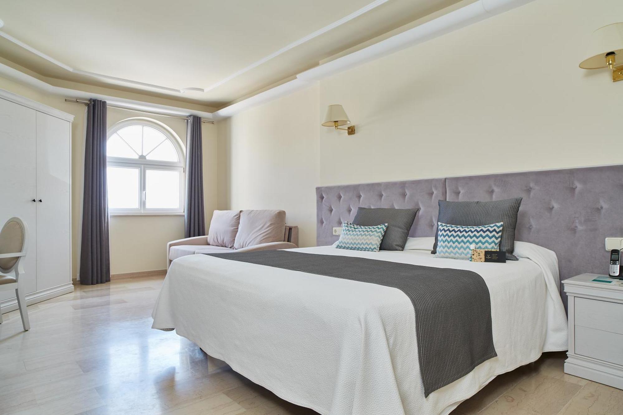 Grand Hotel Palladium Santa Eulalia del Río Santa Eulária des Riu Exterior foto